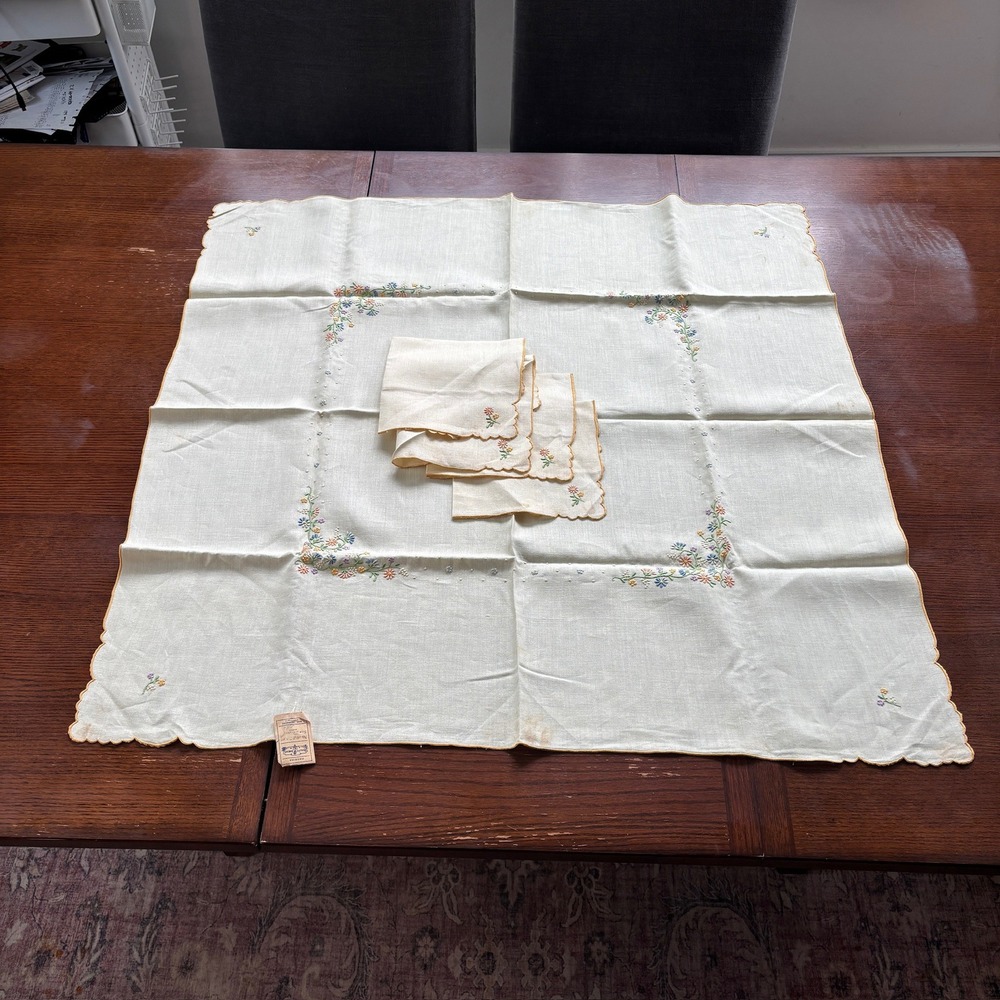Vintage Madeira Hand Embroidered Linen Tablecloth 4 Napkins Floral Scalloped Set